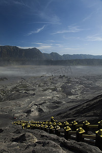 印度尼西亚爪哇布罗莫的火山，色彩鲜艳的生动主题