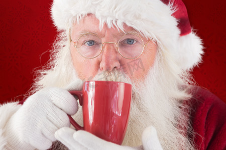 红杯圣诞老人饮料的合成图像