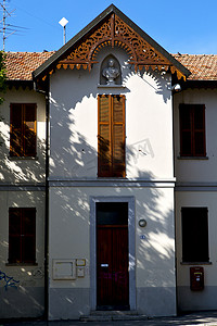 sk摄影照片_棕色门欧洲意大利在米兰老砖 sk