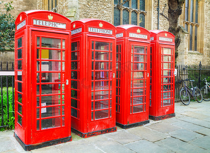 伦敦著名的红色电话亭
