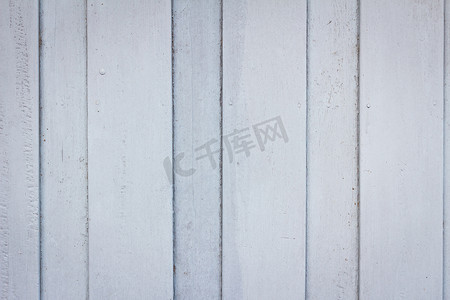 浅色木板背景，涂有环保