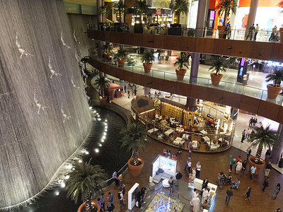 阿联酋迪拜迪拜购物中心的瀑布