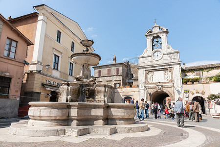 典型的老城广场，意大利。