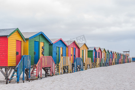 梅森贝格 (Muizenberg) 的多彩海滩小屋