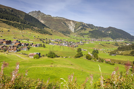 瑞士阿尔卑斯山 Graubunden Canton 村庄的田园风光