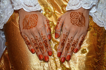 指甲花在印度尼西亚婚礼新娘的手上