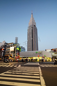 东京-11 月 23 日： 代代木站与 NTT Docomo 代代木大楼