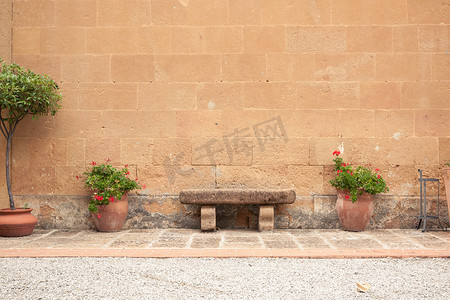 红酒拉菲摄影照片_石凳，托斯卡纳，意大利