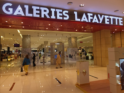 位于阿联酋迪拜迪拜购物中心的老佛爷百货公司