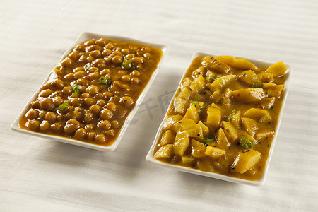 印度/巴基斯坦美食 Aaloo bhujia 和 Channa