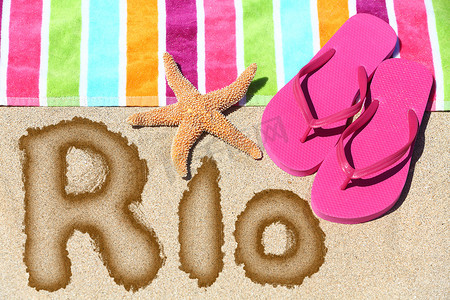 里约热内卢用彩色毛巾写在沙滩上