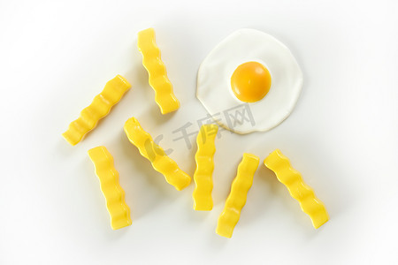 剪鸡蛋摄影照片_玩具塑料炸土豆和鸡蛋