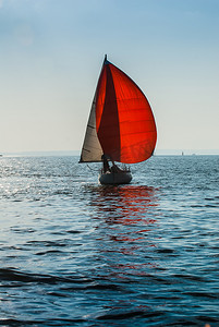 帆船比赛摄影照片_游艇参加帆船比赛