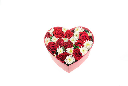 玫瑰和康乃馨装在心形盒子里