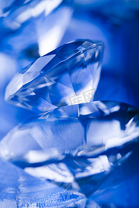 钻石-宝石，明亮的彩色色调概念