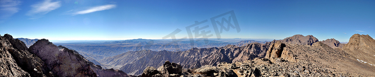 摩洛哥图卜卡勒山（4,167 米）的全景