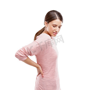 压力、倦怠或脊柱健康问题导致的女性、工作室和背痛在白色背景下被隔离。