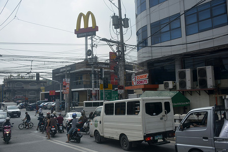菲律宾曼达卢永的麦当劳餐厅外墙
