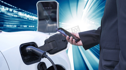 具有二进制代码技术背景的进步人充电电动汽车。