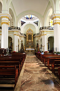 墨西哥哈利斯科州巴亚尔塔港的教堂内部