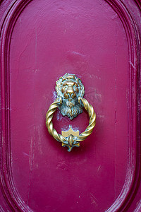 敲好吃摄影照片_房子马耳他人的门环前门
