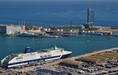 港口和船舶在巴塞罗那