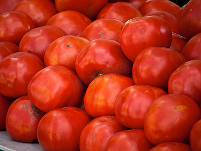 来自市场的新鲜西红柿