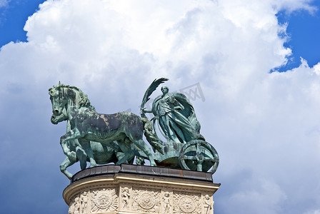 匈牙利布达佩斯英雄广场的铁雕像