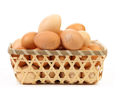 满筐鸡蛋。