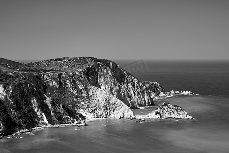 凯法利尼亚岛 Petani 湾的岩石海岸