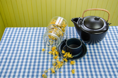 桌上的罐子干款冬黑陶瓷茶壶