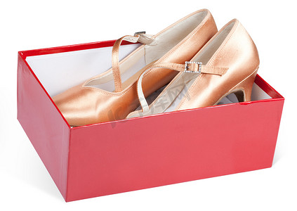 长方形纸盒子摄影照片_红盒子里的女鞋