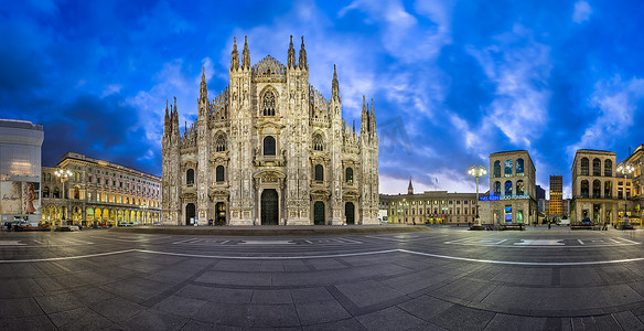 Duomo di Milano（米兰大教堂）和 Piazza del Duo 全景