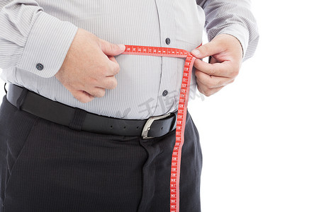肥胖商人使用标度测量他的腰围