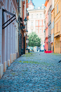 捷克共和国布拉格小城古老而美丽的空荡荡的狭窄街道