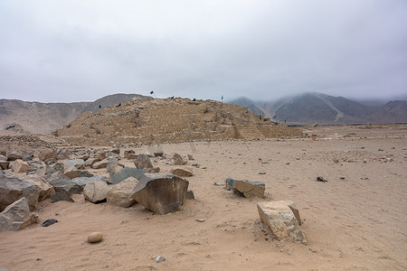 2022岩石摄影照片_秘鲁- 2022年9月14日：秘鲁圣城Caral-Supe考古遗址