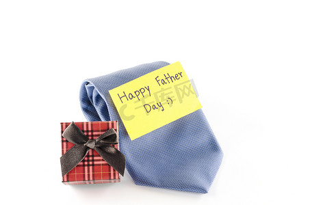 标签背景摄影照片_带卡片标签的领带和礼盒写父亲节快乐词