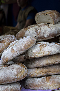西班牙古代中世纪集市上的工匠面包