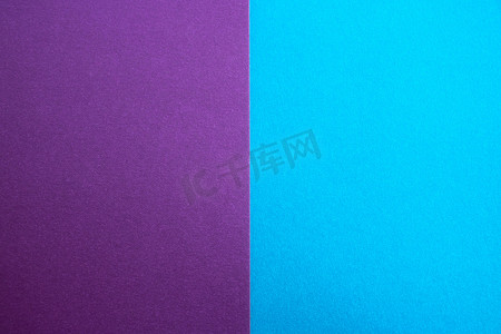蓝紫色哑光绒面革背景，特写。
