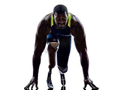 有腿假肢 silhoue 的残疾人赛跑者短跑运动员