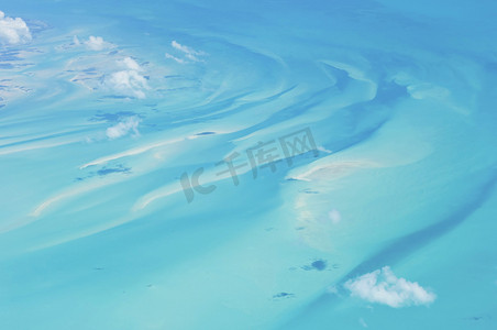 蓝色海洋图案摄影照片_巴哈马周围的蓝色海洋。