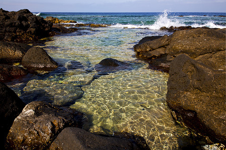 西班牙兰萨罗特岛麝香和夏季的泡沫海岸线
