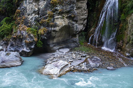 环线线稿摄影照片_尼泊尔安纳普尔纳环线徒步旅行中的瀑布，风景照片