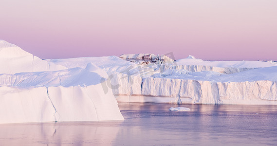 气候变化-格陵兰岛北极自然冰川中的冰山和冰
