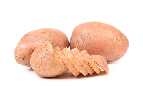 成熟的红土豆和切片