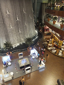 阿联酋迪拜迪拜购物中心的瀑布