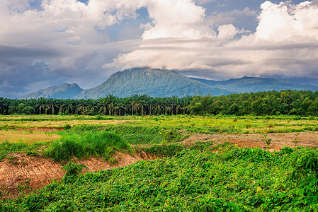 与蓝天的风景山景