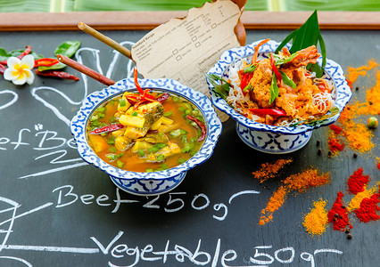 和风四面亭摄影照片_具有装饰和风味的正宗泰国美食。