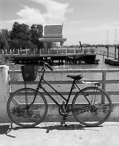 水边自行车