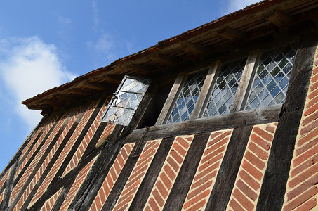 中世纪建筑上的含铅灯窗。